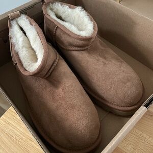 UGG Women's Classic Ultra Mini